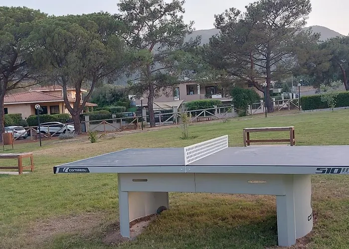 Villa Luigi a Poggio dei Pini, alloggio con giardino e posto auto