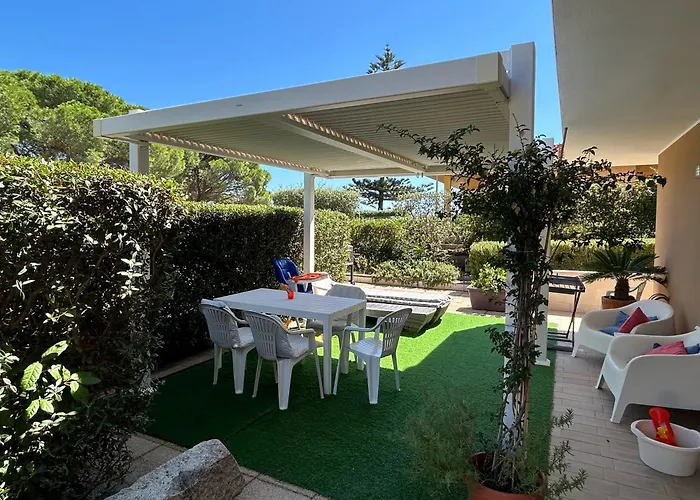 Villa Luigi a Poggio dei Pini, alloggio con giardino e posto auto